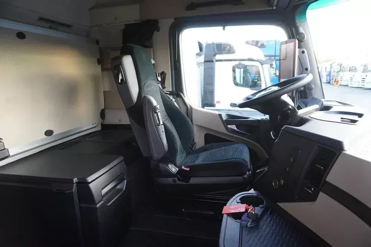 Mercedes Actros 2546 MP5 6x2 / NOWA Laweta 9, 5 m / Kabina Salonka zdjęcie 27