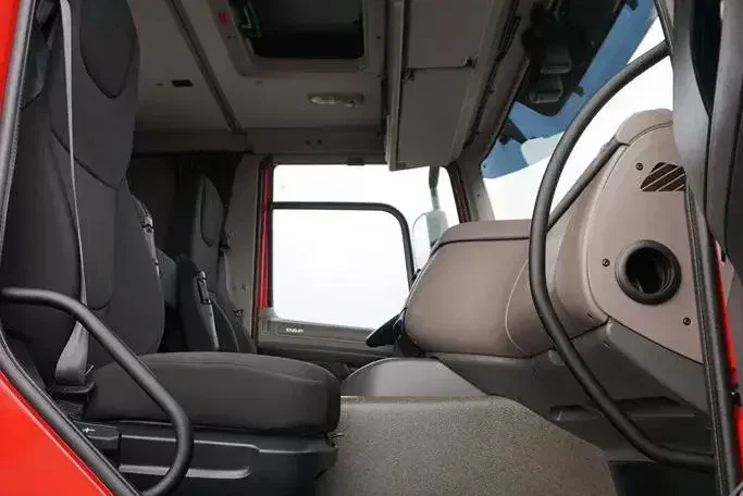 DAF CF / 410 / ACC / E 6 / SKRZYNIOWY + NAJAZDY / DŁ. 8, 5 M / OŚ SKRĘTNA / ŁAD. 15 420 KG zdjęcie 8