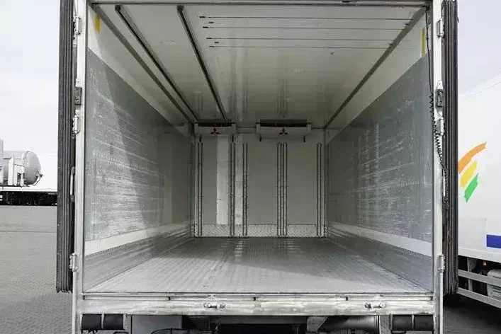 Volvo FM / 330 / E 6 / CHŁODNIA + WINDA / 23 PALETY / OŚ SKRĘTNA / DŁ 9.4 M zdjęcie 10