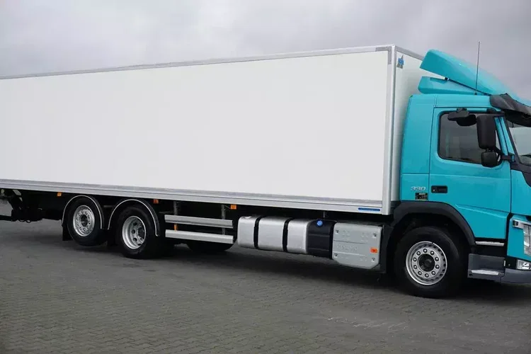 Volvo FM / 330 / E 6 / CHŁODNIA + WINDA / 23 PALETY / OŚ SKRĘTNA / DŁ 9.4 M zdjęcie 16