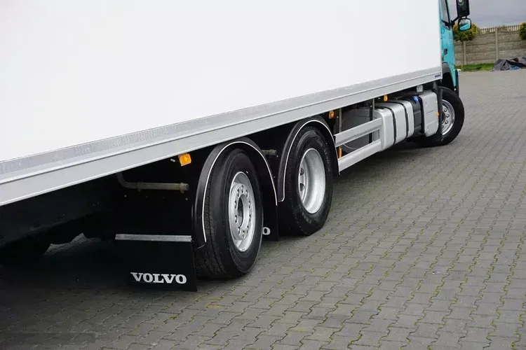 Volvo FM / 330 / E 6 / CHŁODNIA + WINDA / 23 PALETY / OŚ SKRĘTNA / DŁ 9.4 M zdjęcie 19