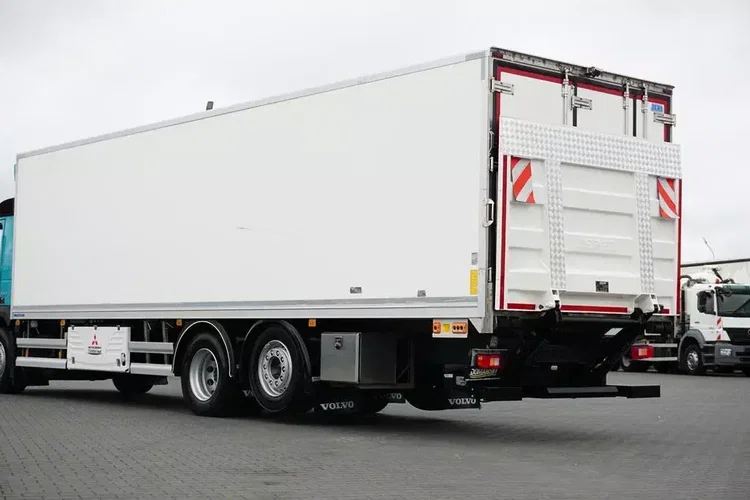 Volvo FM / 330 / E 6 / CHŁODNIA + WINDA / 23 PALETY / OŚ SKRĘTNA / DŁ 9.4 M zdjęcie 25