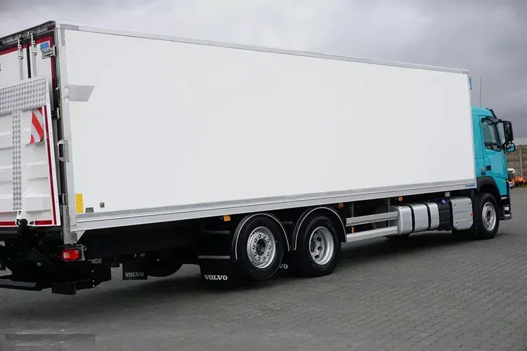 Volvo FM / 330 / E 6 / CHŁODNIA + WINDA / 23 PALETY / OŚ SKRĘTNA / DŁ 9.4 M zdjęcie 39