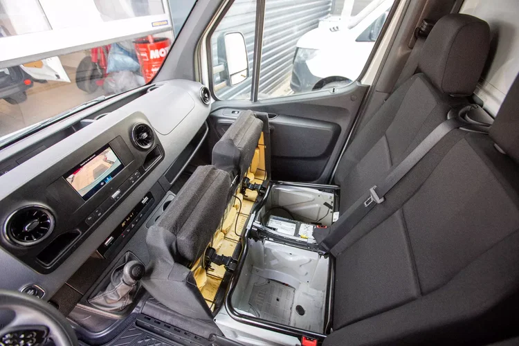 Mercedes Sprinter 316 2.2 CDI KONTENER + WINDA 750kg zdjęcie 38