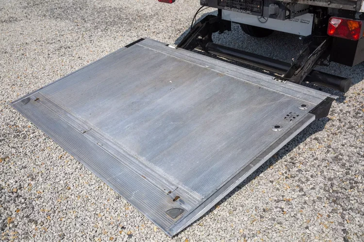 Mercedes Sprinter 316 2.2 CDI KONTENER + WINDA 750kg zdjęcie 32