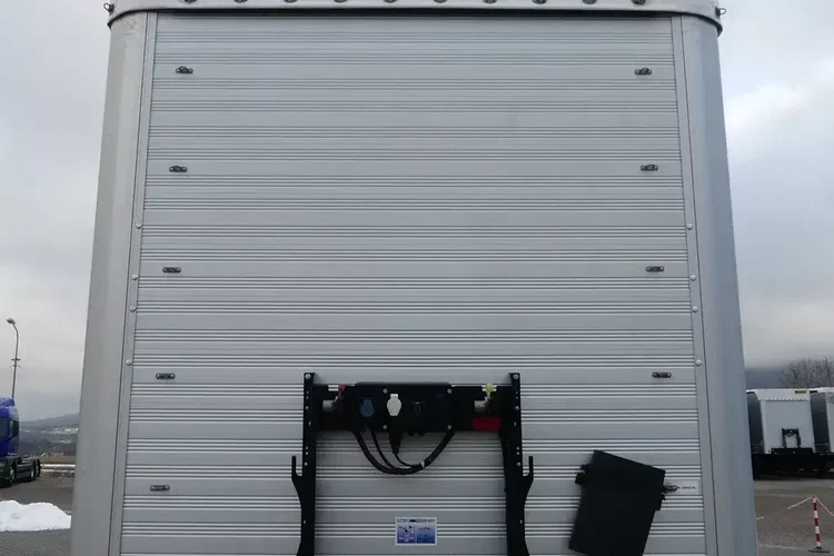 Wielton MEGA / FIRANKA / OŚ PODNOSZONA / DACH PODNOSZONY / zdjęcie 17