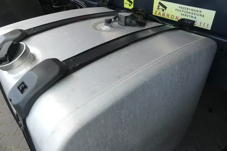 Scania P410 8x4 / WYWROTKA TYLNO ZSYPOWA / ALUFELGI / MANUAL / zdjęcie 16