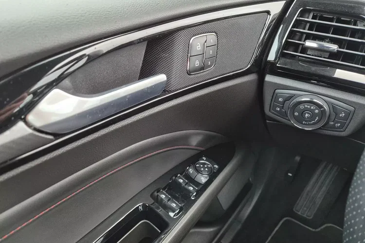 Ford mondeo zdjęcie 15