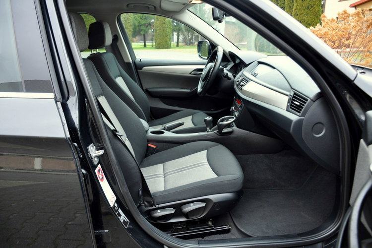 BMW X1 2.0d(163KM) Bi-Xenon Ringi Klimatronik Welur Reling Chrom Alu17"ASO zdjęcie 17