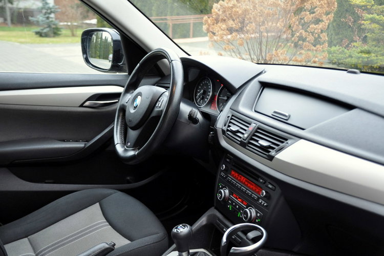 BMW X1 2.0d(163KM) Bi-Xenon Ringi Klimatronik Welur Reling Chrom Alu17"ASO zdjęcie 18