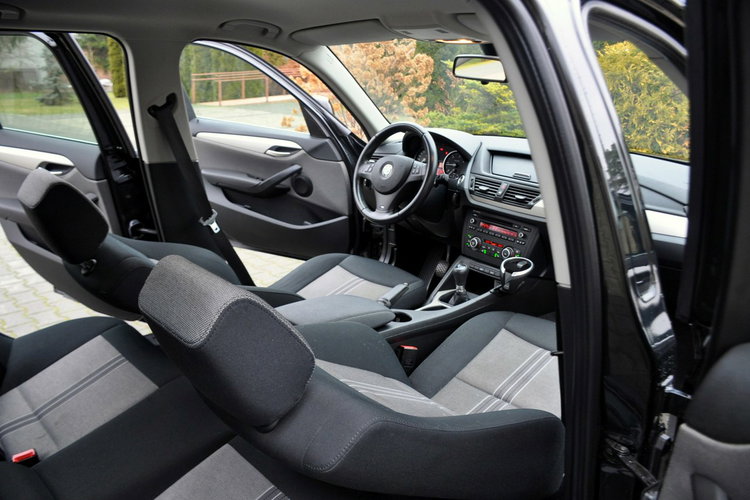 BMW X1 2.0d(163KM) Bi-Xenon Ringi Klimatronik Welur Reling Chrom Alu17"ASO zdjęcie 23