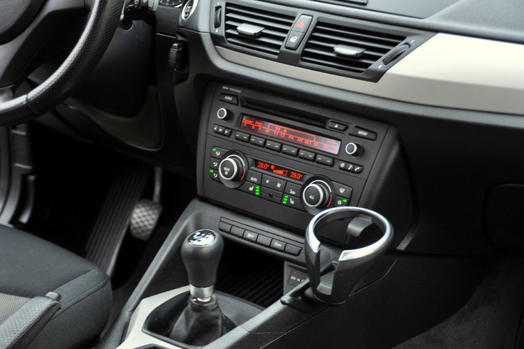 BMW X1 2.0d(163KM) Bi-Xenon Ringi Klimatronik Welur Reling Chrom Alu17"ASO zdjęcie 26