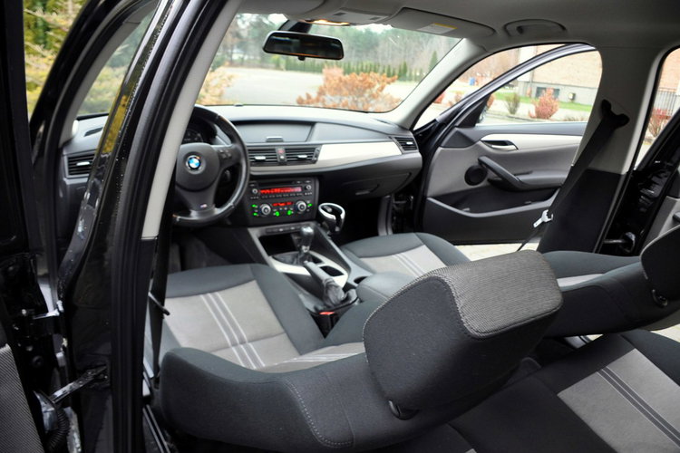 BMW X1 2.0d(163KM) Bi-Xenon Ringi Klimatronik Welur Reling Chrom Alu17"ASO zdjęcie 27