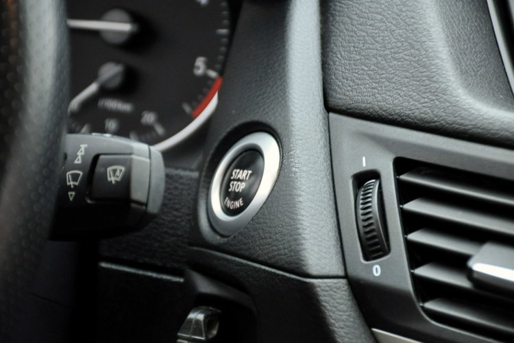 BMW X1 2.0d(163KM) Bi-Xenon Ringi Klimatronik Welur Reling Chrom Alu17"ASO zdjęcie 33