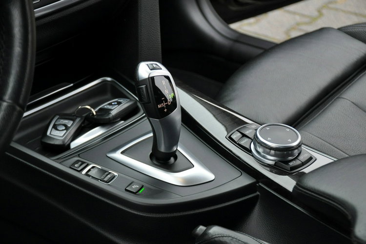 BMW 320 2.0d(143KM) Luxury Xenon Ringi Duża Navi El.Klapa I Wł Skóry Alu17" zdjęcie 34