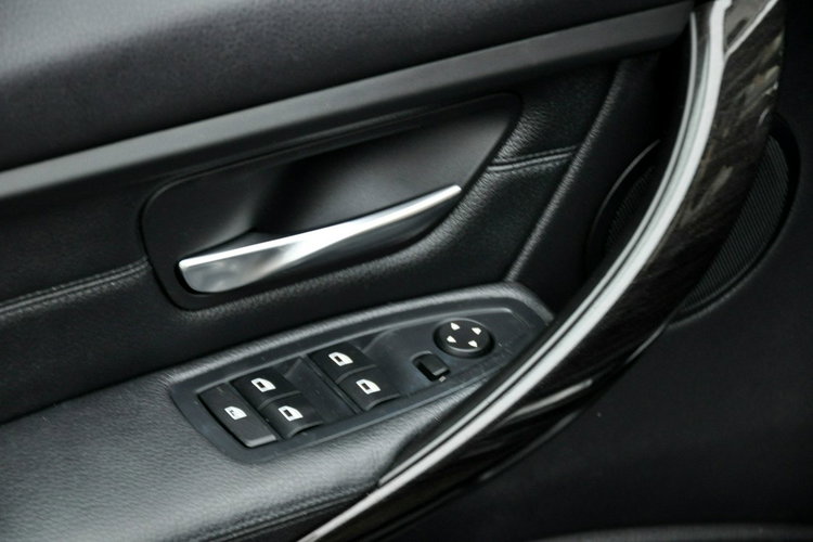 BMW 320 2.0d(143KM) Luxury Xenon Ringi Duża Navi El.Klapa I Wł Skóry Alu17" zdjęcie 36