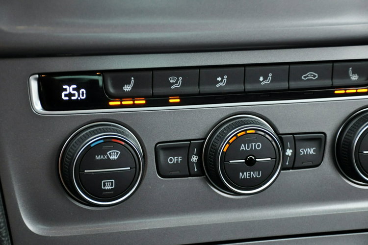 Volkswagen Golf 2.0TDI(150KM) Lounge Duża Navi Klimatronik PDC Wekur I Wł Alu16"ASO zdjęcie 34