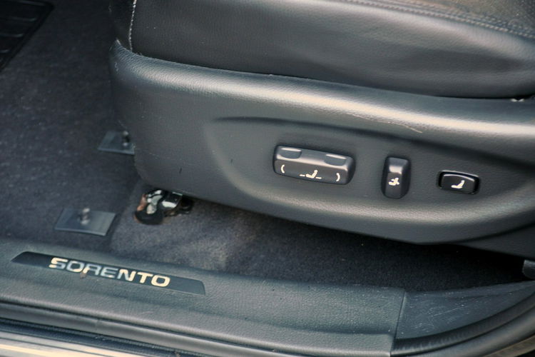 Kia Sorento 2.2CRDi(197KM) AWD Xenon Panorama Skóry Automat El.Fotel Alu18"ASO zdjęcie 24