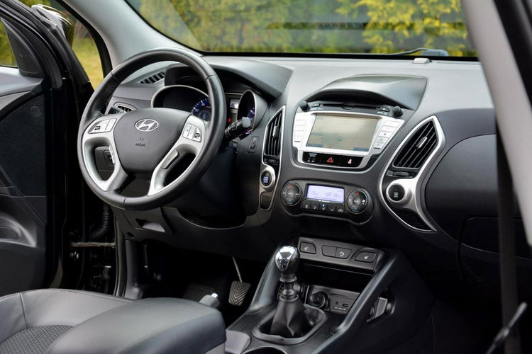 Hyundai ix35 Premium Keyless go Duża Navi Kamera Klimatronic pół-Skóry Hak ASO zdjęcie 23