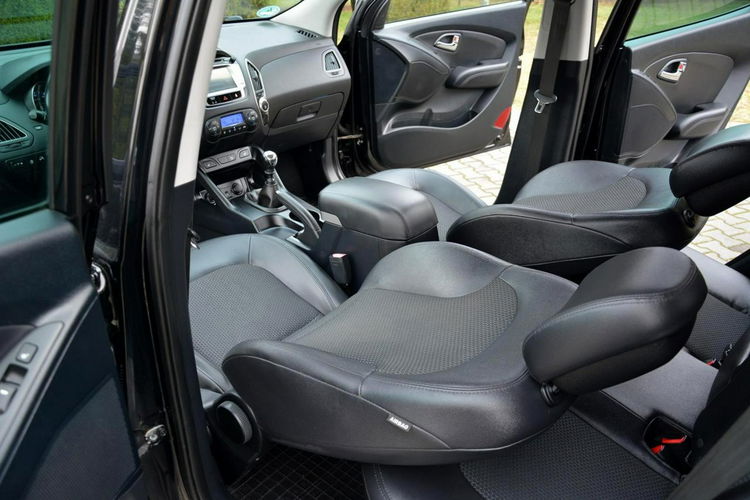Hyundai ix35 Premium Keyless go Duża Navi Kamera Klimatronic pół-Skóry Hak ASO zdjęcie 25