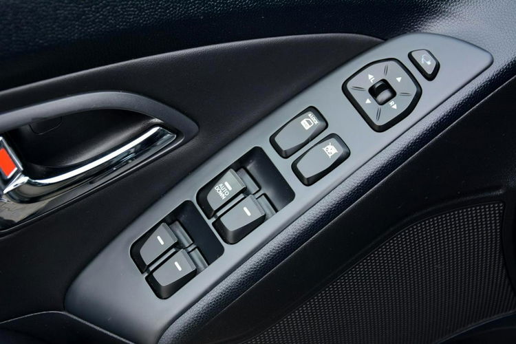 Hyundai ix35 Premium Keyless go Duża Navi Kamera Klimatronic pół-Skóry Hak ASO zdjęcie 35