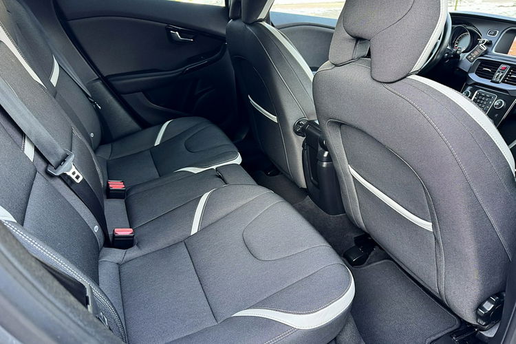 Volvo V40 Full LED Navi BLIS Aktywny Tempomat Gwarancja zdjęcie 11