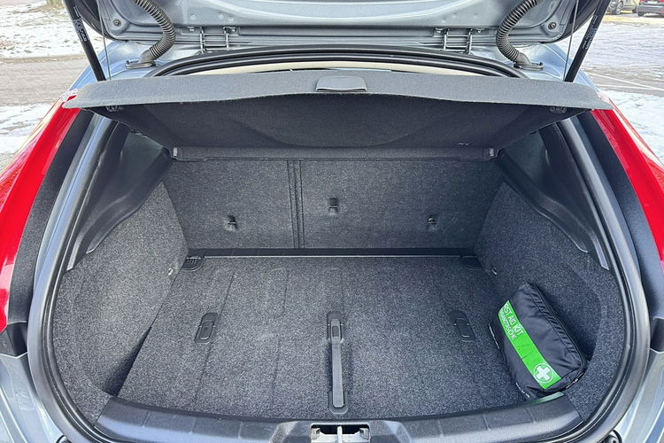 Volvo V40 2019r Full LED Navi BLIS Aktywny Tempomat Gwarancja zdjęcie 14