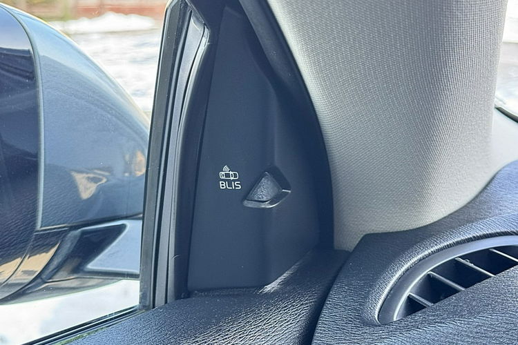 Volvo V40 2019r Full LED Navi BLIS Aktywny Tempomat Gwarancja zdjęcie 21