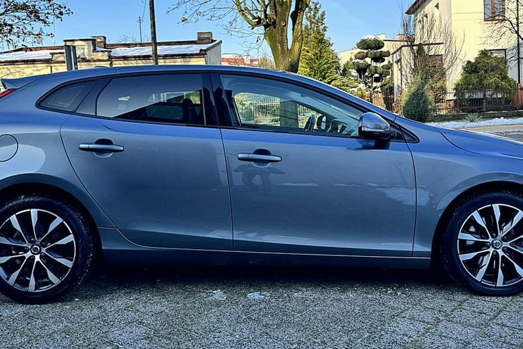 Volvo V40 2019r Full LED Navi BLIS Aktywny Tempomat Gwarancja zdjęcie 3