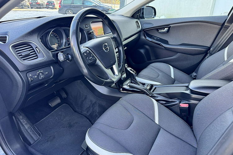 Volvo V40 2019r Full LED Navi BLIS Aktywny Tempomat Gwarancja zdjęcie 9