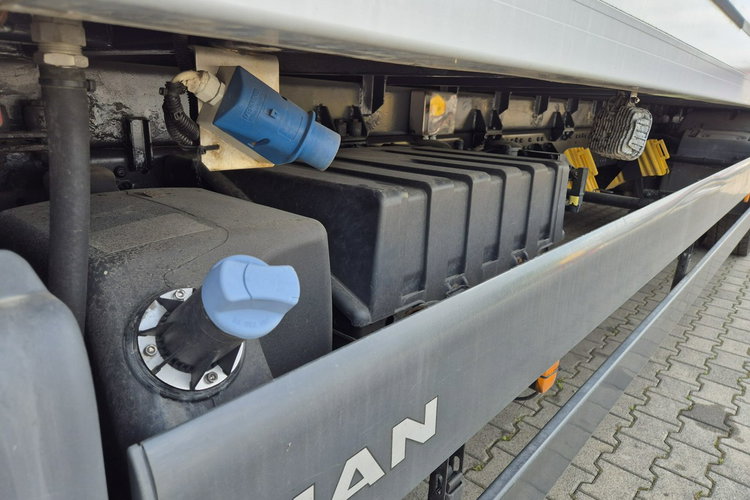 MAN TGS 26.400 MAN TGS 26.400 / KONTENER + IZOTERMA / 1 WŁ / ZAREJESTROWANY / WEBASTO zdjęcie 15