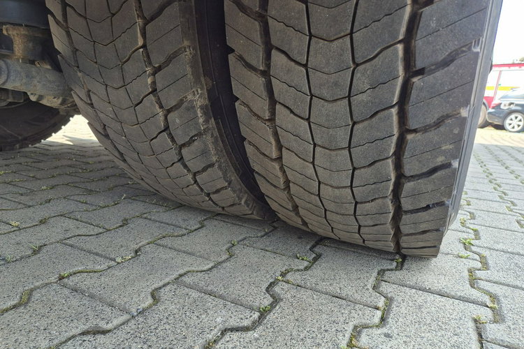 MAN TGS 26.400 MAN TGS 26.400 / KONTENER + IZOTERMA / 1 WŁ / ZAREJESTROWANY / WEBASTO zdjęcie 18