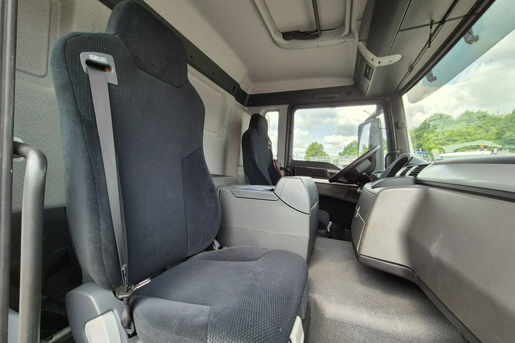 MAN TGS 26.400 MAN TGS 26.400 / KONTENER + IZOTERMA / 1 WŁ / ZAREJESTROWANY / WEBASTO zdjęcie 23