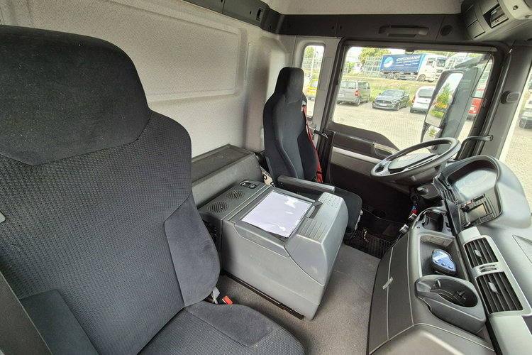 MAN TGS 26.400 MAN TGS 26.400 / KONTENER + IZOTERMA / 1 WŁ / ZAREJESTROWANY / WEBASTO zdjęcie 25