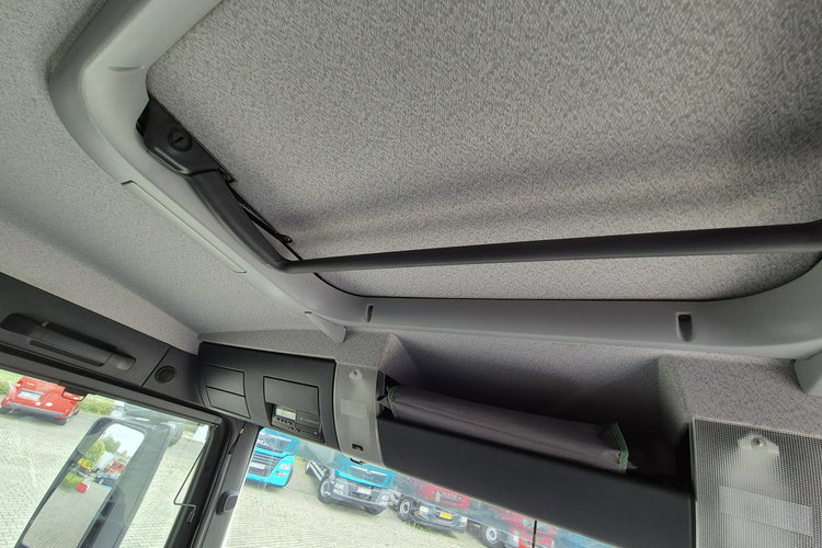 MAN TGS 26.400 MAN TGS 26.400 / KONTENER + IZOTERMA / 1 WŁ / ZAREJESTROWANY / WEBASTO zdjęcie 29