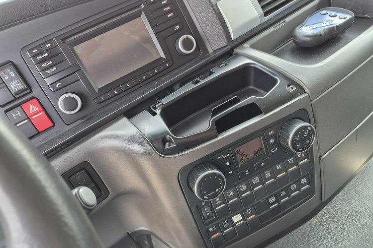 MAN TGS 26.400 MAN TGS 26.400 / KONTENER + IZOTERMA / 1 WŁ / ZAREJESTROWANY / WEBASTO zdjęcie 34