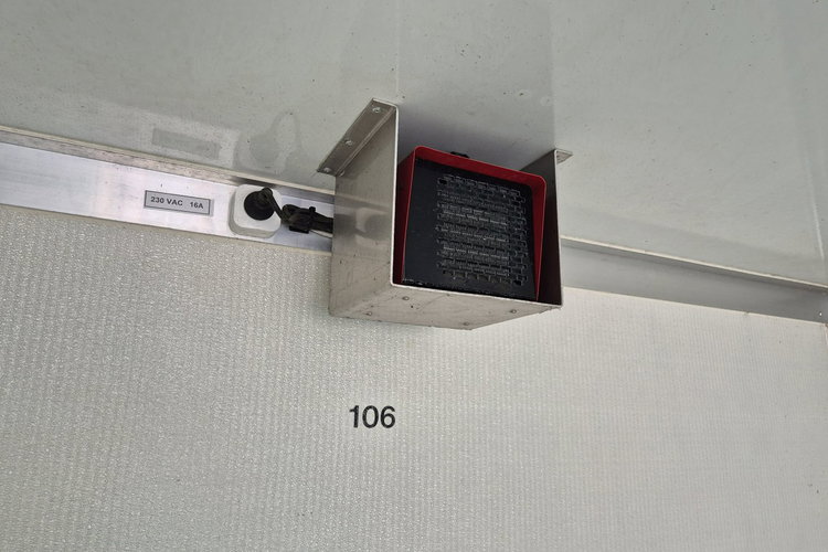 MAN TGS 26.400 MAN TGS 26.400 / KONTENER + IZOTERMA / 1 WŁ / ZAREJESTROWANY / WEBASTO zdjęcie 40