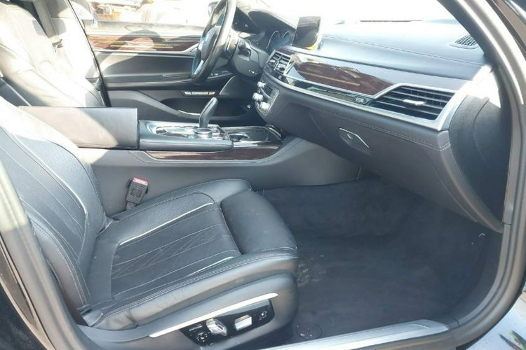 750 4.4 V8 450KM M Pakiet Long Wentyle Kam 360 BMW LED zdjęcie 5