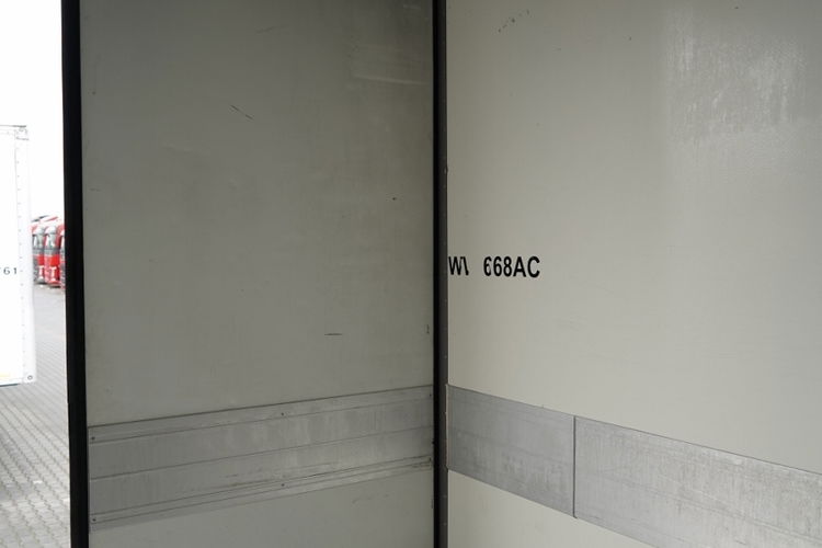 SCHMITZ / CHŁODNIA / THERMO KING  / HAKÓWKA / OŚ PODNOSZONA / KOSZ NA PALETY zdjęcie 21