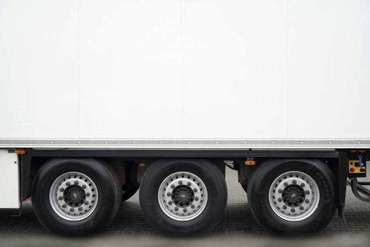 SCHMITZ / CHŁODNIA / THERMO KING  / HAKÓWKA / OŚ PODNOSZONA / KOSZ NA PALETY zdjęcie 25