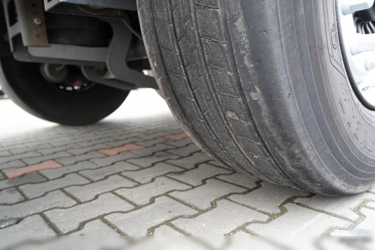 Wielton / FIRANKA / STANDARD / OŚ PODNOSZONA / PLANDEKA ZBROJONA zdjęcie 24