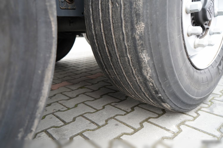 Wielton / FIRANKA / STANDARD / OŚ PODNOSZONA / PLANDEKA ZBROJONA zdjęcie 25