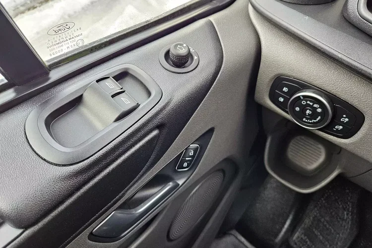 Ford transit-custom L2H1 74900zł NETTO Brygadówka 6 osób 2.0 TdCi/170KM zdjęcie 19