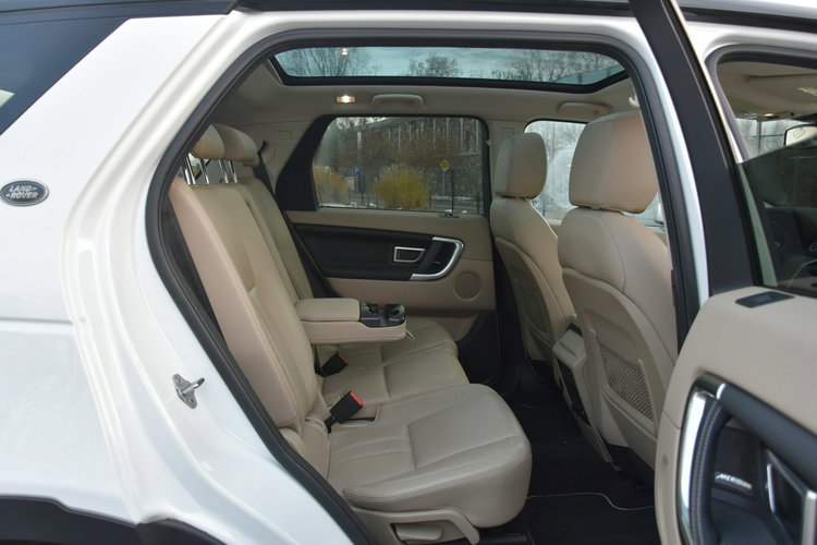 Land Rover Discovery Sport HSE 2.0 BENZYNA 241KM XI.2016r. SALON 4x4 7os. Skóra Kamera Panorama zdjęcie 14