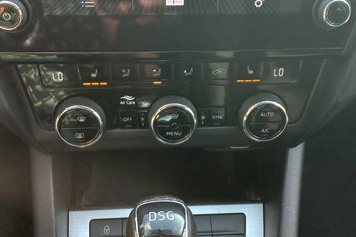 Skoda Octavia REZERWACJA DSG Podgrzewane fotele i przednia szyba 1.5 TSI 150KM zdjęcie 15