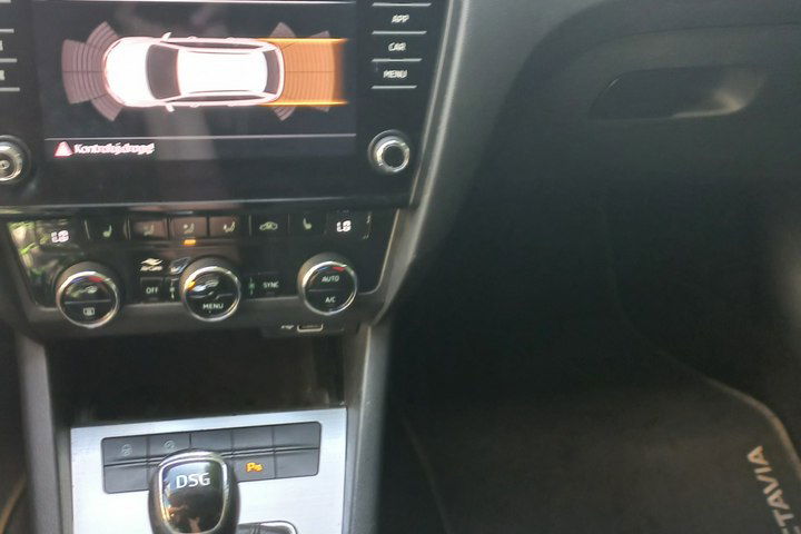 Skoda Octavia REZERWACJA DSG Podgrzewane fotele i przednia szyba 1.5 TSI 150KM zdjęcie 16