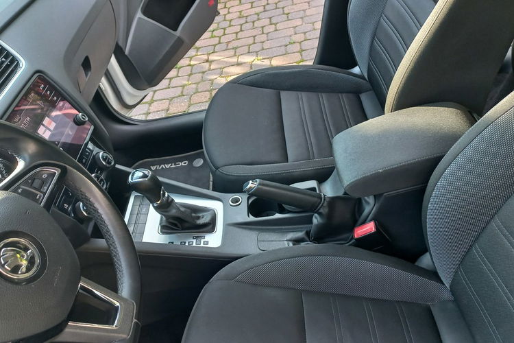 Skoda Octavia REZERWACJA DSG Podgrzewane fotele i przednia szyba 1.5 TSI 150KM zdjęcie 22