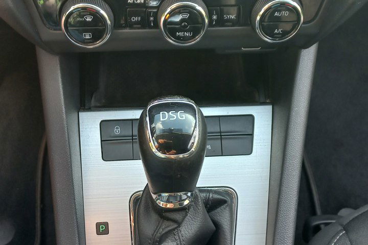 Skoda Octavia REZERWACJA DSG Podgrzewane fotele i przednia szyba 1.5 TSI 150KM zdjęcie 28