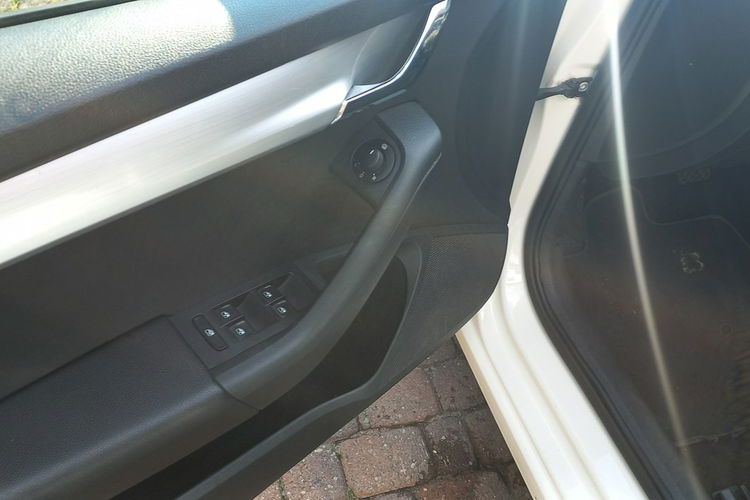 Skoda Octavia REZERWACJA DSG Podgrzewane fotele i przednia szyba 1.5 TSI 150KM zdjęcie 30