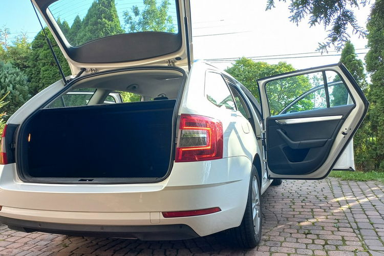 Skoda Octavia REZERWACJA DSG Podgrzewane fotele i przednia szyba 1.5 TSI 150KM zdjęcie 9